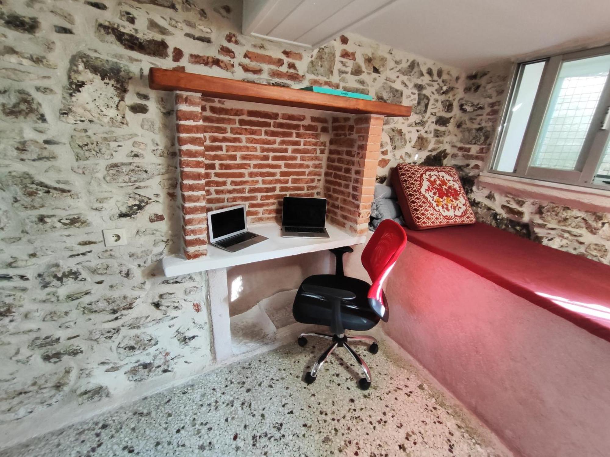 Best Sunset & Sunrise Budget Rooms Митилини Экстерьер фото